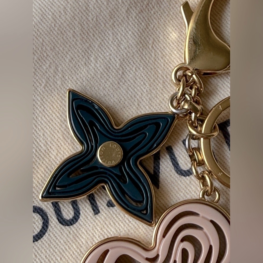 LOUIS VUITTON Resin Naif Bag Charm Rose πΉ - Picture 7 of 8